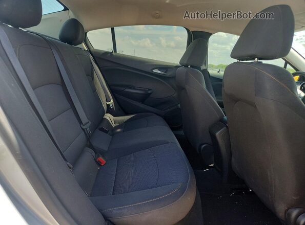 1G1BC5SM3J7207822 2018 CHEVROLET CRUZE Silver Widok tylnych siedzeń