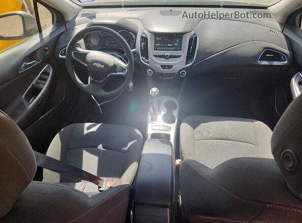 1G1BC5SM3J7207822 2018 CHEVROLET CRUZE Silver Widok deski rozdzielczej