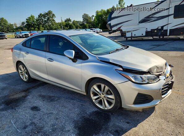 1G1BC5SM5K7105987 2019 CHEVROLET CRUZE Silver Przód prawy