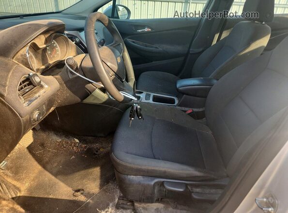 1G1BC5SM7J7143770 2018 CHEVROLET CRUZE Серебряный Вид салона спереди