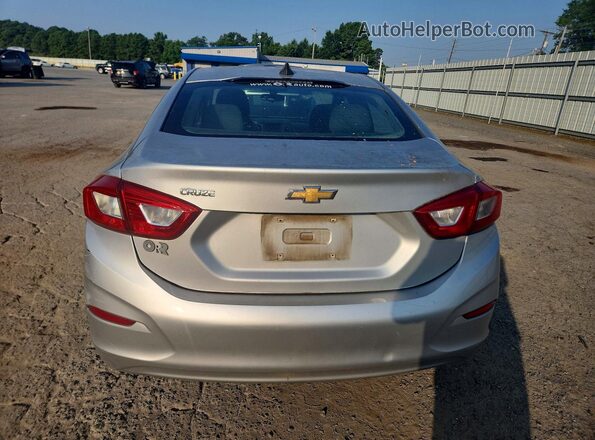 1G1BC5SM7J7143770 2018 CHEVROLET CRUZE Серебряный Вид сзади