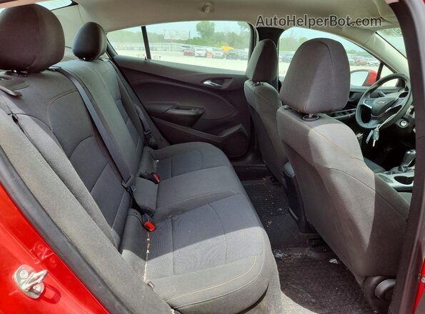 1G1BC5SM9J7229548 2018 CHEVROLET CRUZE Red Widok tylnych siedzeń