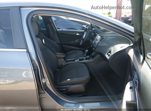 1G1BE5SM1J7188939 2018 CHEVROLET CRUZE Серый Вид салона спереди