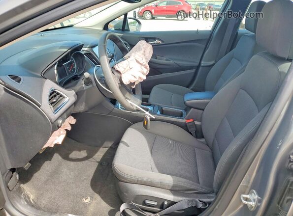 1G1BE5SM4J7234697 2018 CHEVROLET CRUZE Серебряный Вид салона спереди