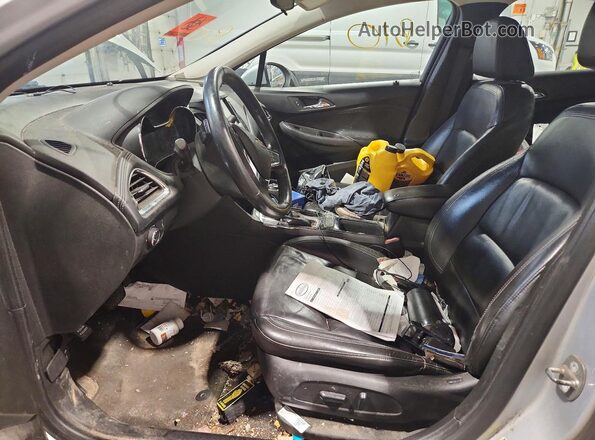 1G1BF5SM9J7208481 2018 CHEVROLET CRUZE Серебряный Вид салона спереди
