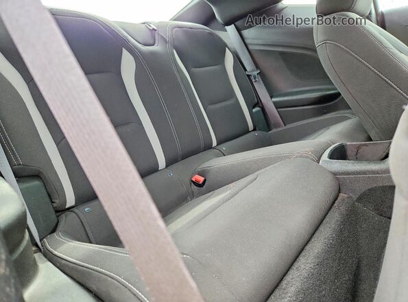 1G1FB1RX9J0147079 2018 CHEVROLET CAMARO Silver Widok tylnych siedzeń