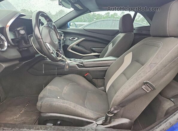 1G1FB3DS1L0114927 2020 CHEVROLET CAMARO Синий Вид салона спереди