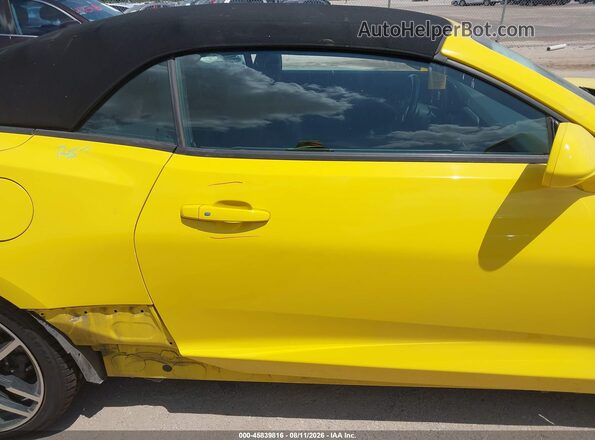 1G1FB3DS4J0168607 2018 CHEVROLET CAMARO Yellow 360 interior view