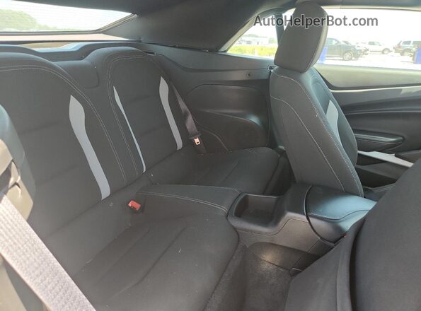 1G1FB3DSXJ0170877 2018 CHEVROLET CAMARO Белый Вид задних сидений