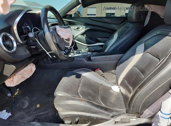 1G1FD1RS6H0133827 2017 CHEVROLET CAMARO Белый Вид салона спереди