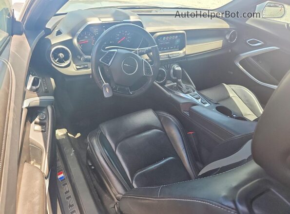 1G1FD1RS8J0108787 2018 CHEVROLET CAMARO Серебряный Вид панели приборов