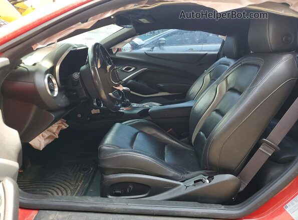1G1FD1RX0H0108918 2017 CHEVROLET CAMARO Красный Вид салона спереди