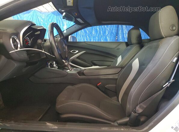 1G1FF3D71P0154897 2023 CHEVROLET CAMARO White Front interior view