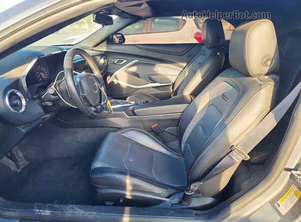 1G1FF3D72N0100375 2022 CHEVROLET CAMARO Серый Вид салона спереди