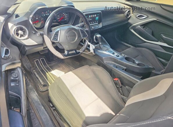1G1FF3D74H0205035 2017 CHEVROLET CAMARO Серебряный Вид панели приборов