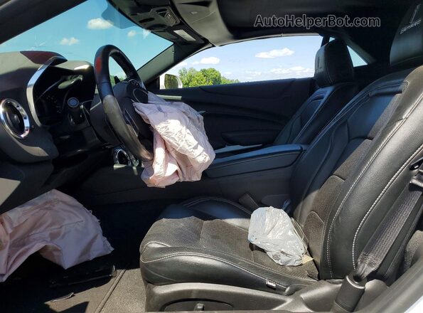 1G1FF3D77P0111231 2023 CHEVROLET CAMARO White Вид салону спереду