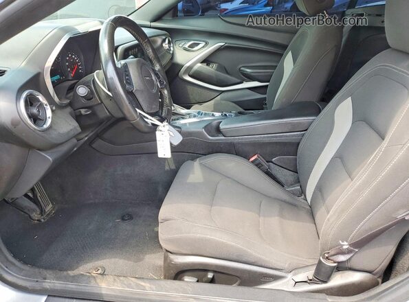 1G1FF3D78H0169740 2017 CHEVROLET CAMARO Серебряный Вид салона спереди