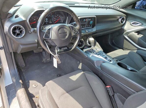 1G1FF3D78H0169740 2017 CHEVROLET CAMARO Серебряный Вид панели приборов