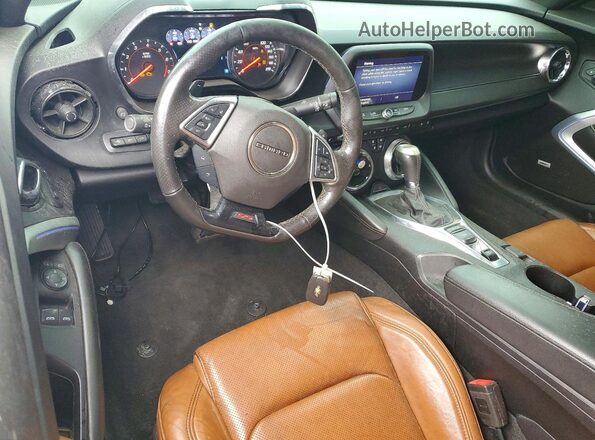 1G1FH1R71K0149358 2019 CHEVROLET CAMARO Красный Вид панели приборов