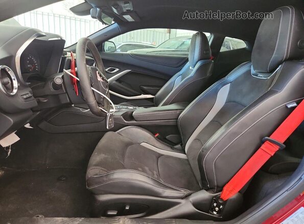1G1FH1R79P0110850 2023 CHEVROLET CAMARO Зеленый Вид салона спереди