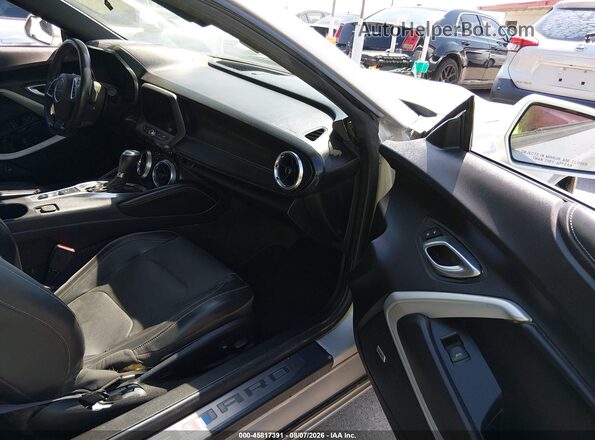 1G1FH3D73K0112590 2019 CHEVROLET CAMARO Silver Widok wnętrza z przodu