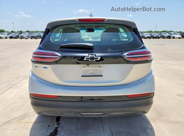 1G1FX6S04P4175885 2023 CHEVROLET BOLT Silver Вид ззаду