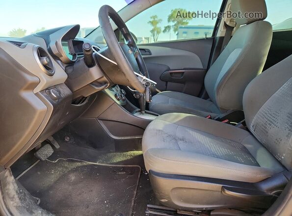 1G1JA5SH9G4124345 2016 CHEVROLET SONIC Черный Вид салона спереди