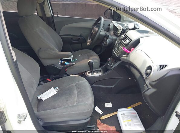 1G1JA6SH7G418519  2016 CHEVROLET SONIC White Vista interior delantera