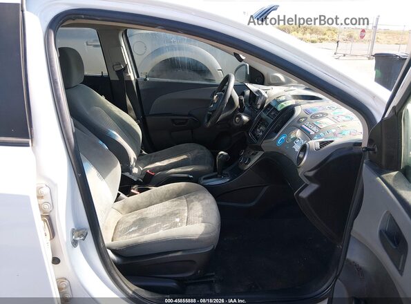 1G1JA6SHXG4147283 2016 CHEVROLET SONIC White Սալոնի դիմացի տեսք