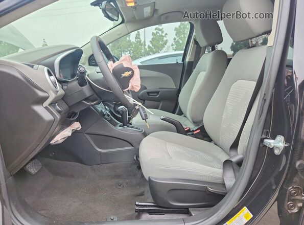 1G1JB5SG5H4157123 2017 CHEVROLET SONIC Black წინა სალონის ხედი