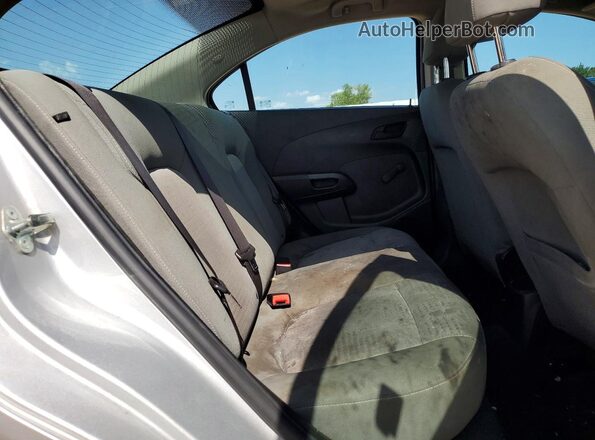 1G1JB5SH2H4142636 2017 CHEVROLET SONIC Серебряный Вид задних сидений