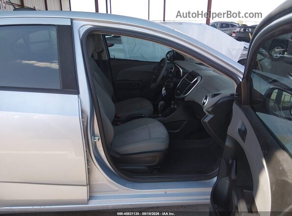1G1JB5SH2H4156715 2017 CHEVROLET SONIC Light Blue Вид салону спереду