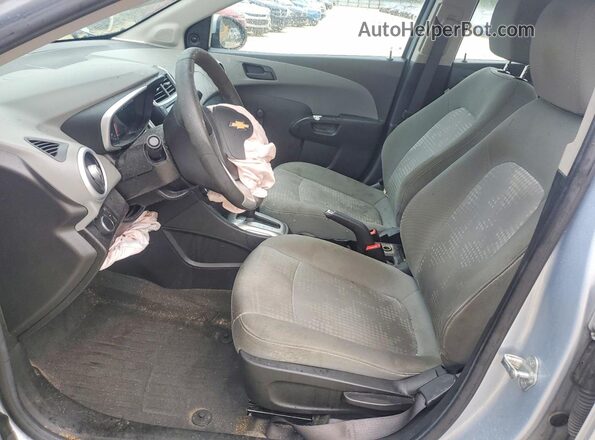 1G1JB5SH4H4113106 2017 CHEVROLET SONIC Silver Front interior view
