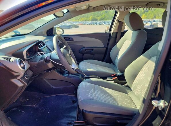 1G1JB5SH8H4142365 2017 CHEVROLET SONIC Черный Вид салона спереди