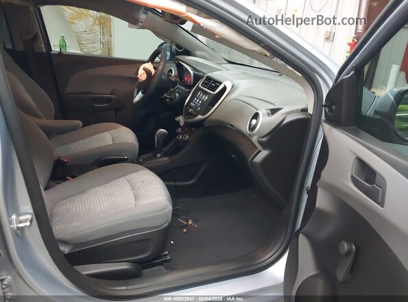 1G1JB5SH8J4106133 2018 CHEVROLET SONIC Blue Widok wnętrza z przodu