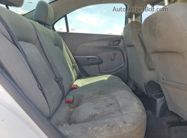 1G1JB5SHXH4123137 2017 CHEVROLET SONIC White Widok tylnych siedzeń
