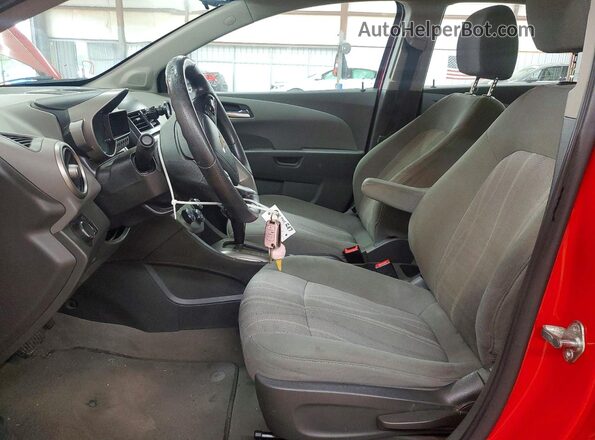 1G1JC5SHXG4119388 2016 CHEVROLET SONIC Red Вид салону спереду