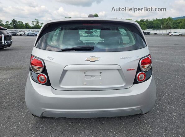 1G1JC6SB3G4101736 2016 CHEVROLET SONIC Серебряный Вид сзади