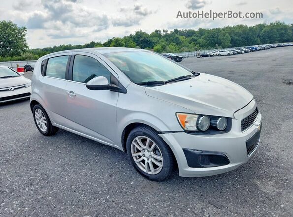 1G1JC6SB3G4101736 2016 CHEVROLET SONIC Серебряный Передняя правая четверть