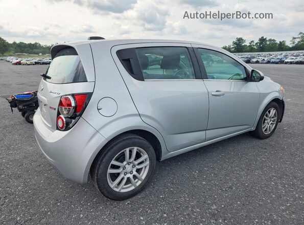 1G1JC6SB3G4101736 2016 CHEVROLET SONIC Серебряный Задняя правая четверть