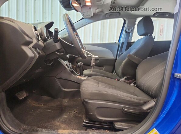 1G1JC6SB7G4135386 2016 CHEVROLET SONIC Blue Вид салону спереду