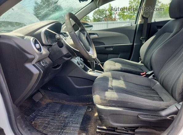 1G1JD5SH2H4123336 2017 CHEVROLET SONIC White წინა სალონის ხედი