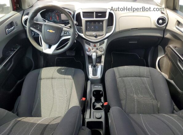 1G1JD5SH2J4119079 2018 CHEVROLET SONIC Красный Вид панели приборов