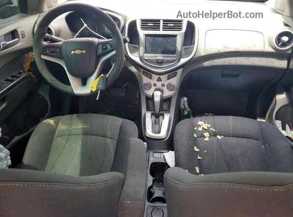 1G1JD5SH3J4103036 2018 CHEVROLET SONIC Burgundy Вид панелі приладів