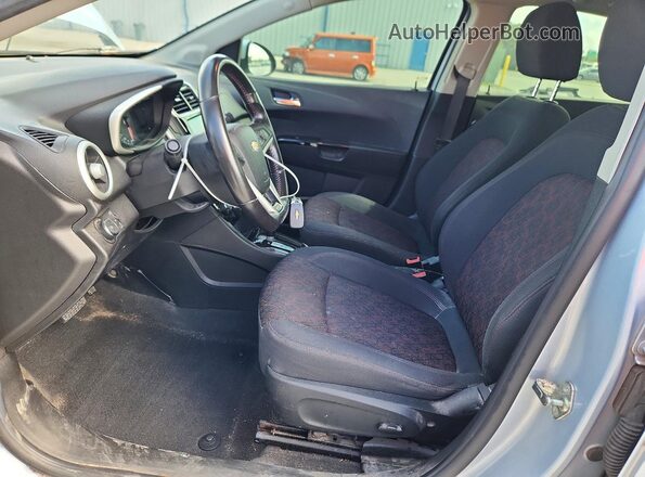 1G1JD5SH4H4136766 2017 CHEVROLET SONIC Синий Вид салона спереди
