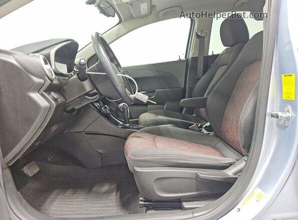 1G1JD5SH7J4113102 2018 CHEVROLET SONIC Blue Вид салону спереду