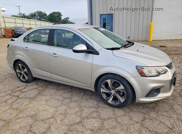 1G1JF5SB1J4138048 2018 CHEVROLET SONIC Silver Delantero derecho
