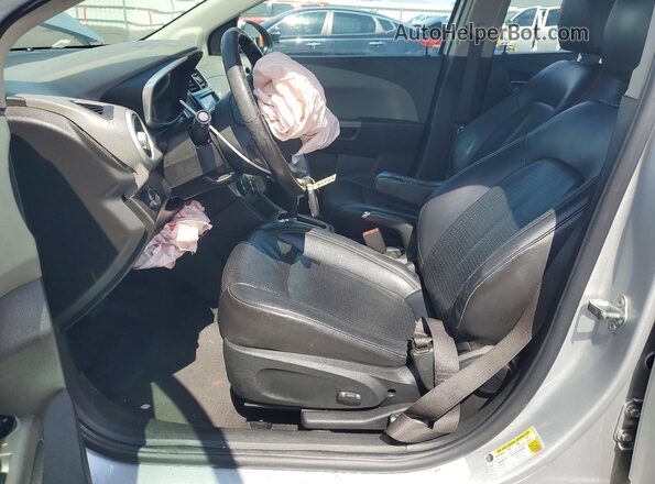 1G1JF5SB2H4138702 2017 CHEVROLET SONIC Silver Vista interior delantera