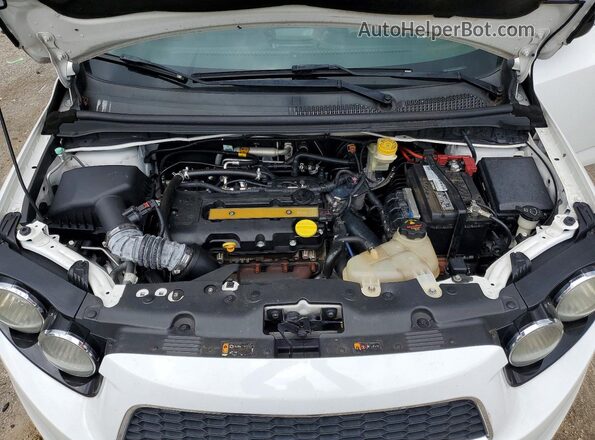 1G1JG5SBXG4132903 2016 CHEVROLET SONIC White Widok wnętrza z tyłu