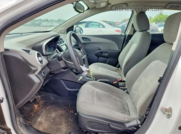 1G1JG6SB9K4142918 2019 CHEVROLET SONIC White Widok wnętrza z przodu